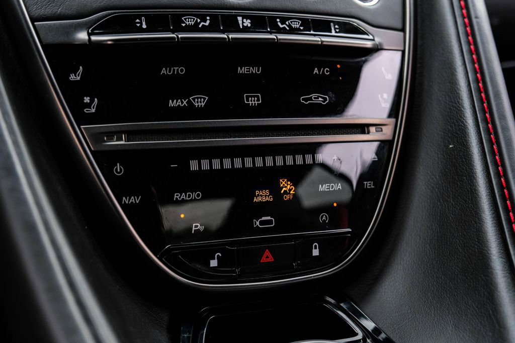 Used 2020 Aston Martin DB11 Coupe RWD image 27