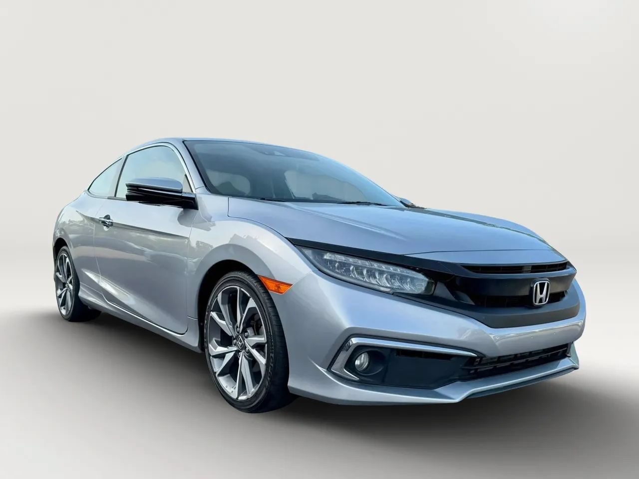 Used 2019 Honda Civic Touring image 1
