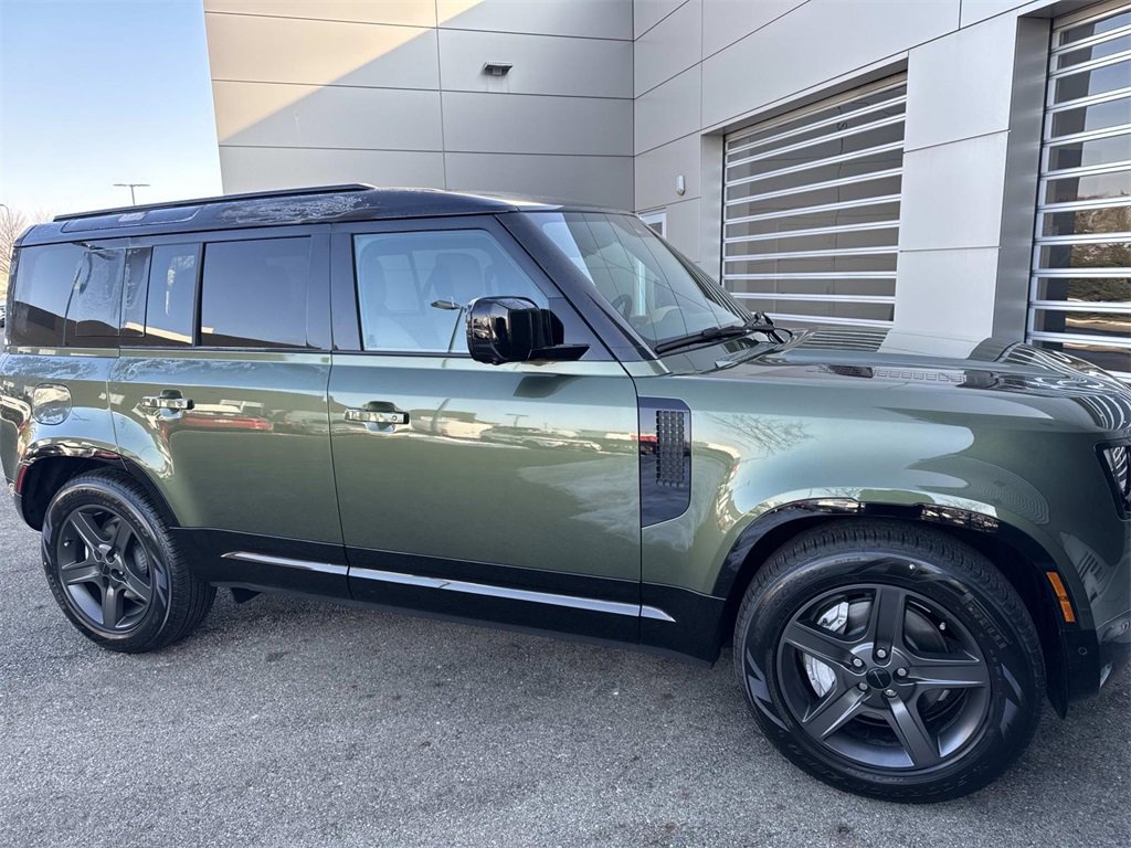 New 2026 Land Rover Defender 110 X-Dynamic SE image 7