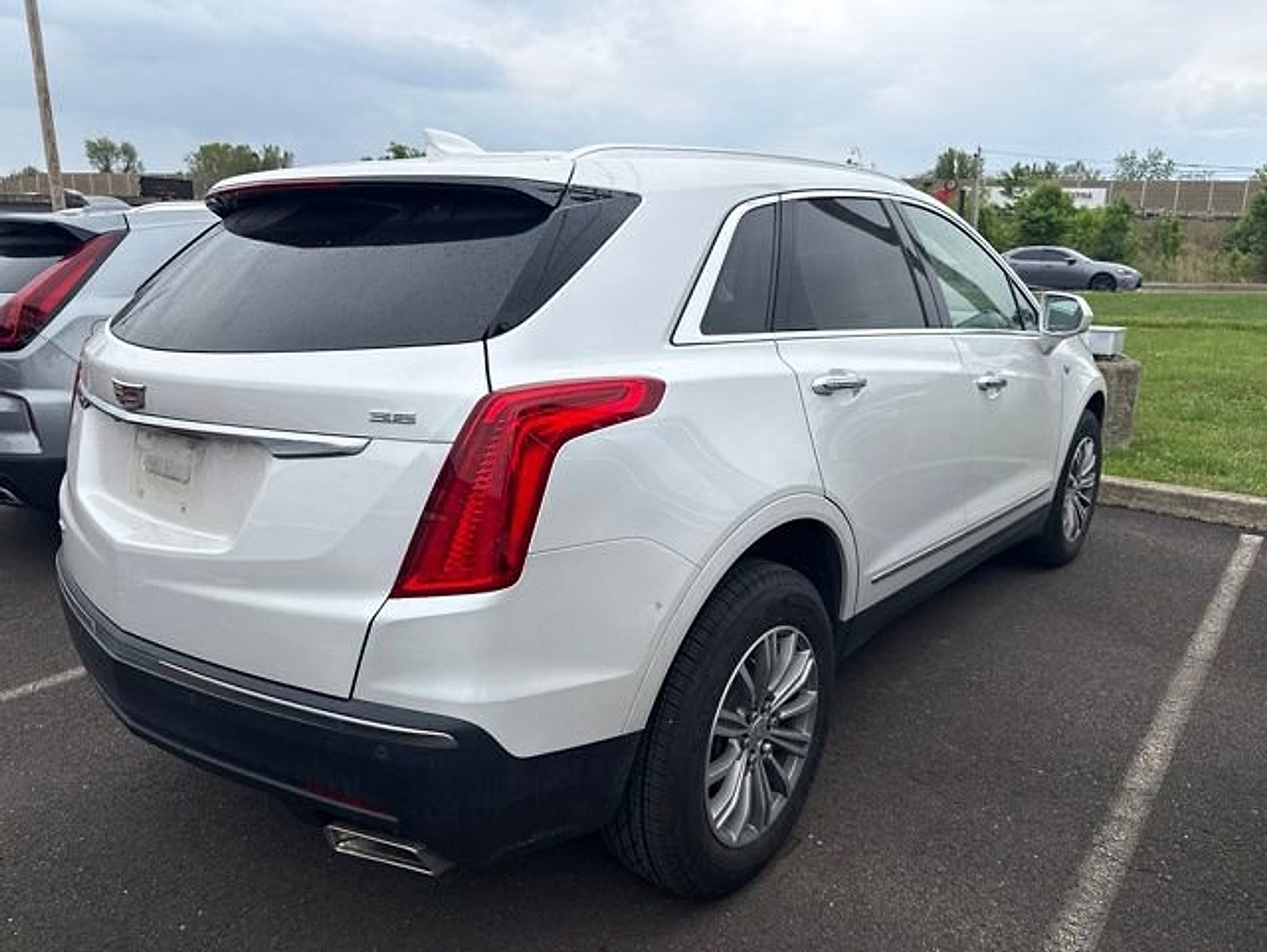 Used 2019 Cadillac XT5 Luxury AWD/4WD image 2