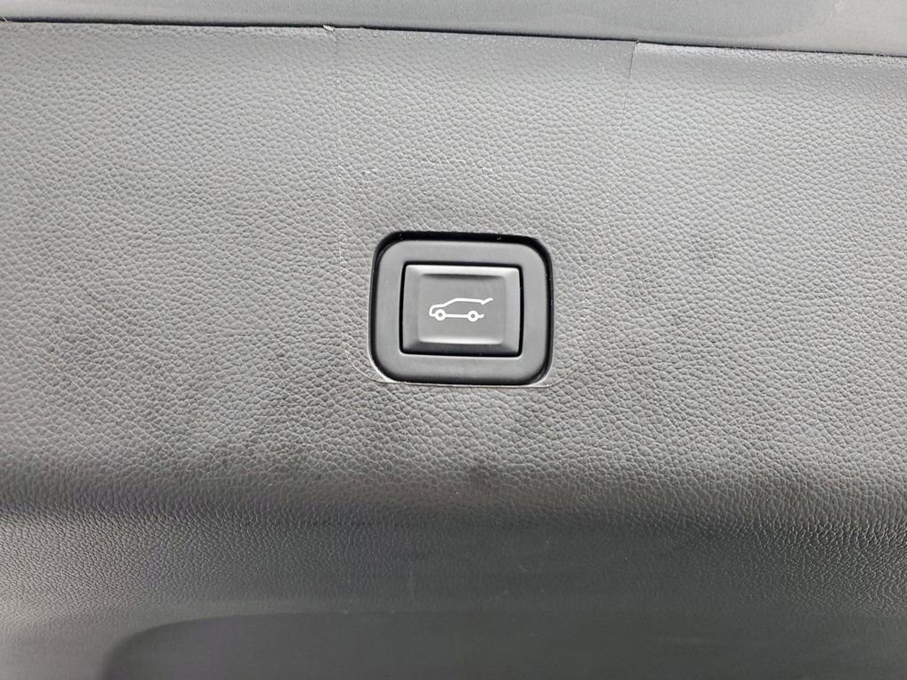 Used 2023 Chevrolet Traverse RS w/ LPO, Floor Liner Package image 32