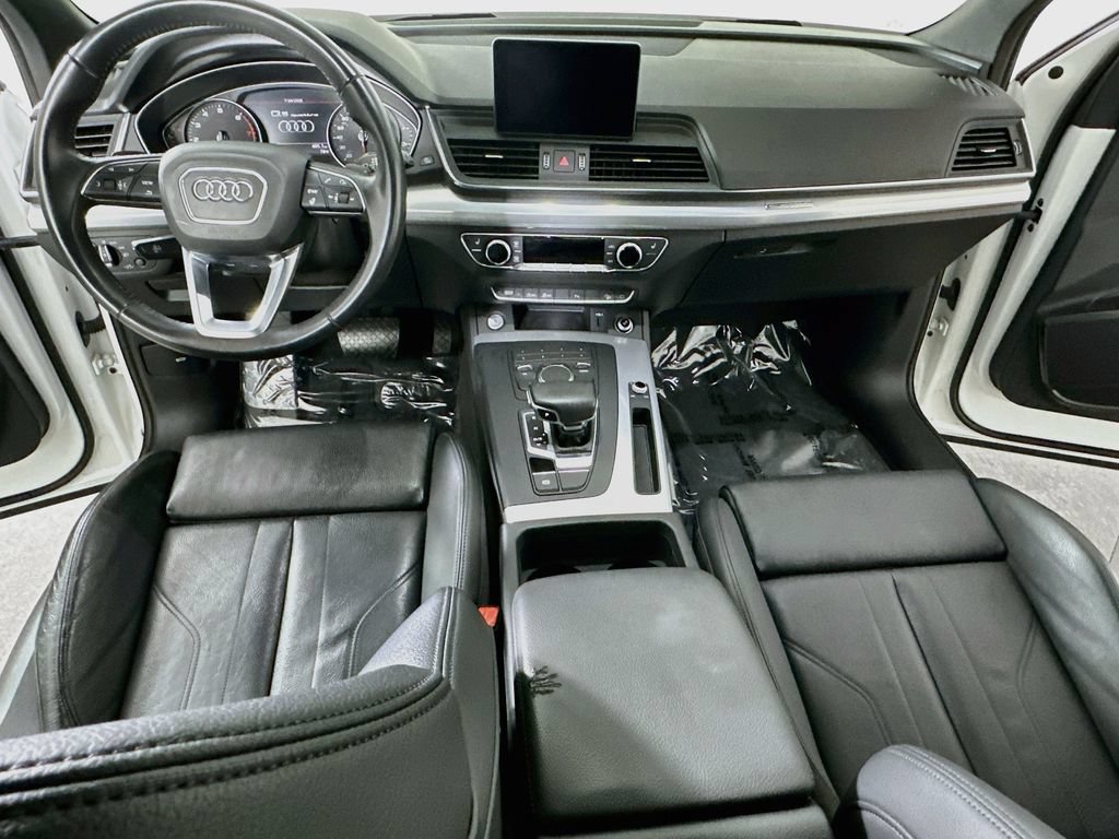 Used 2020 Audi Q5 2.0T Premium w/ Titanium Sport Package AWD/4WD image 16