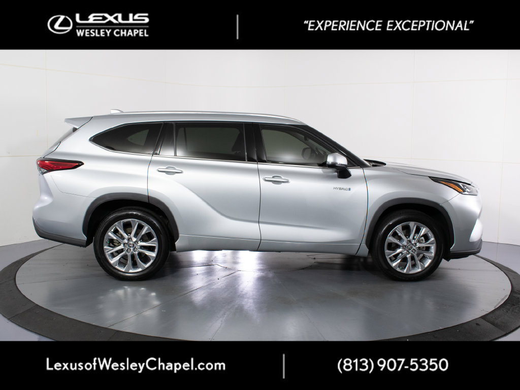 Used 2021 Toyota Highlander Limited FWD image 2