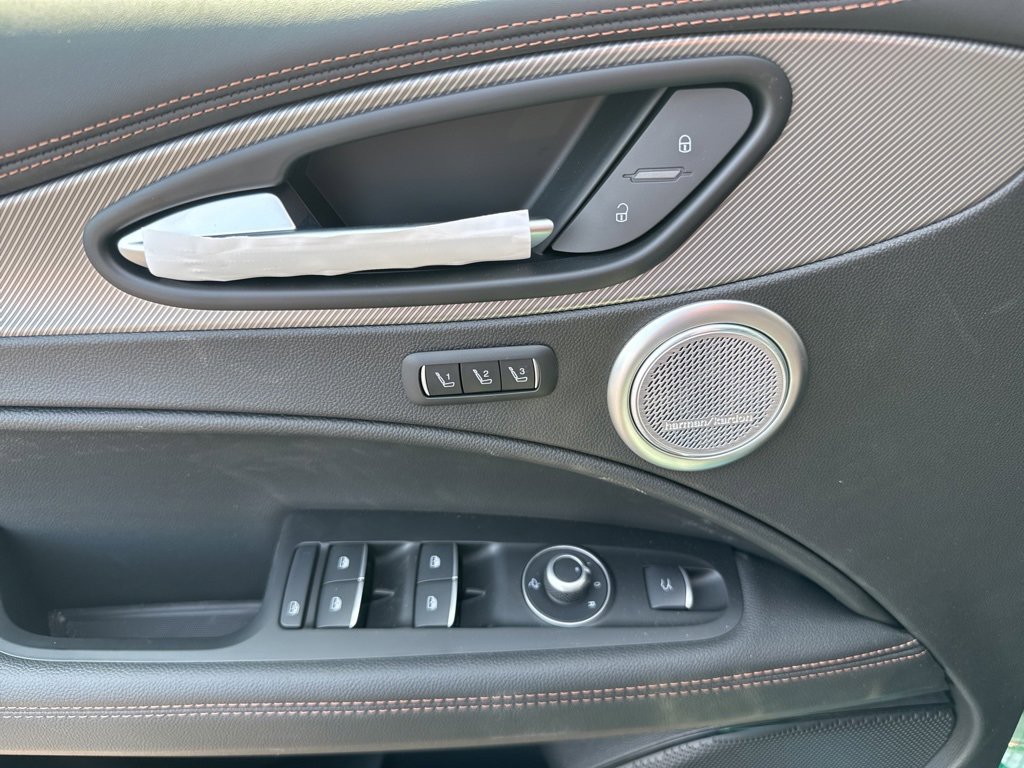 New 2025 Alfa Romeo Stelvio Sprint image 13