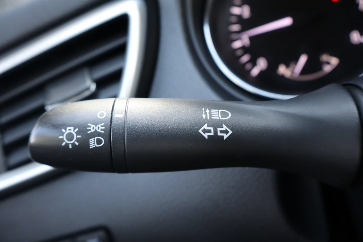 Used 2015 Nissan Rogue S AWD/4WD image 31
