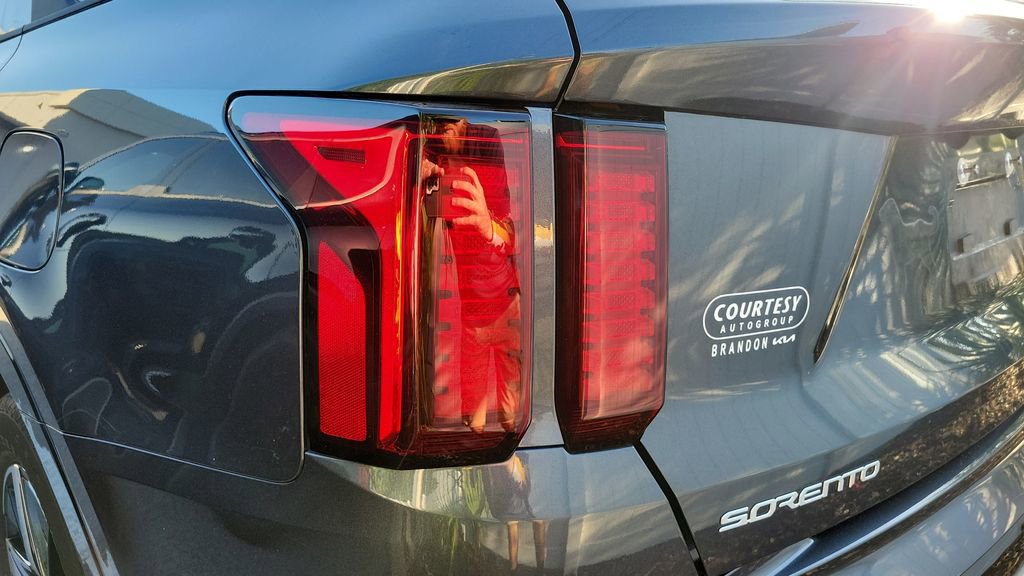 Used 2023 Kia Sorento S FWD image 11