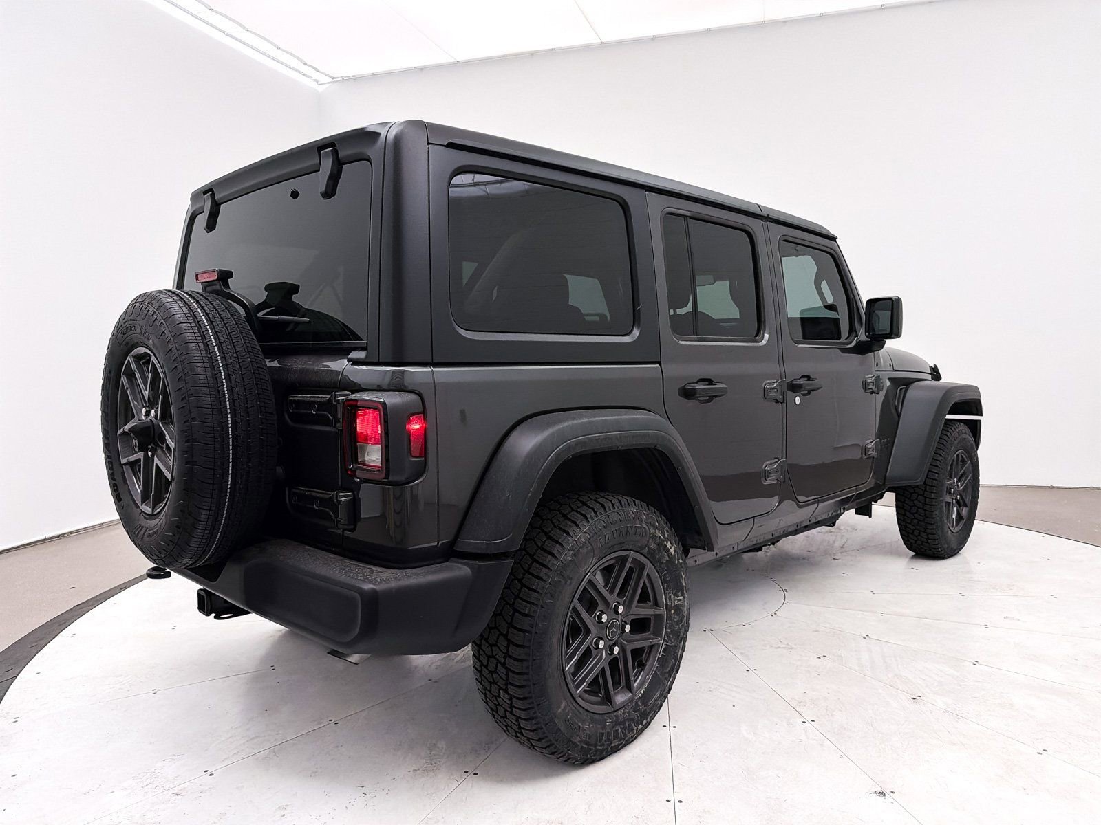 Used 2024 Jeep Wrangler Sport S image 16