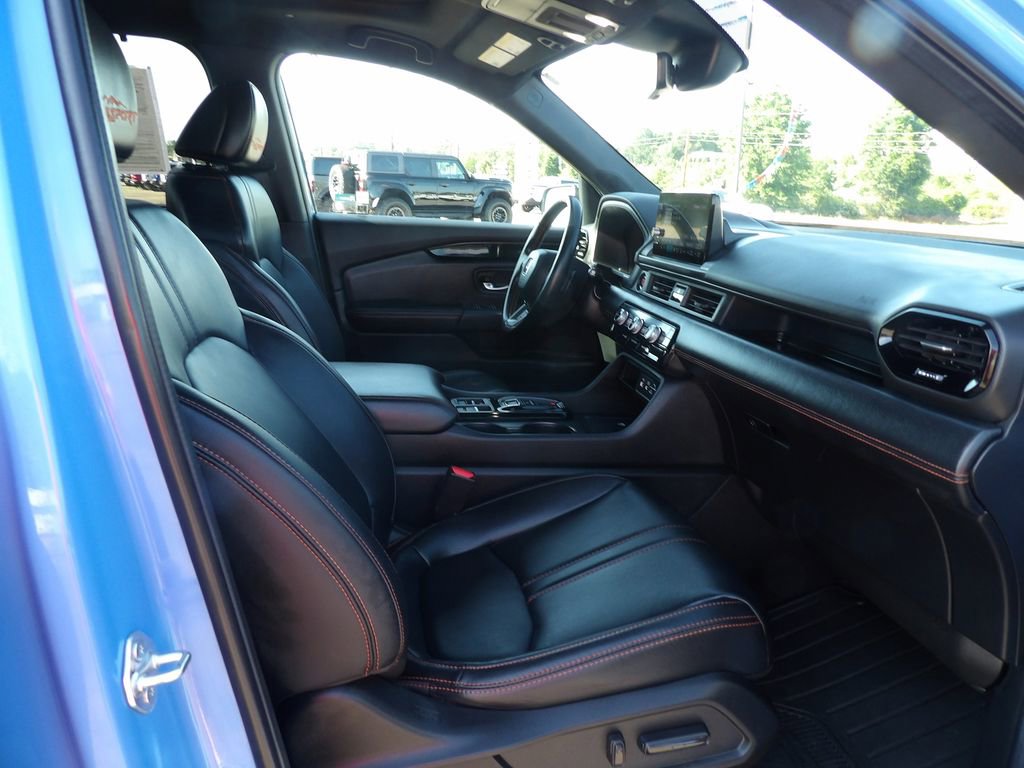 Used 2025 Honda Pilot TrailSport image 12