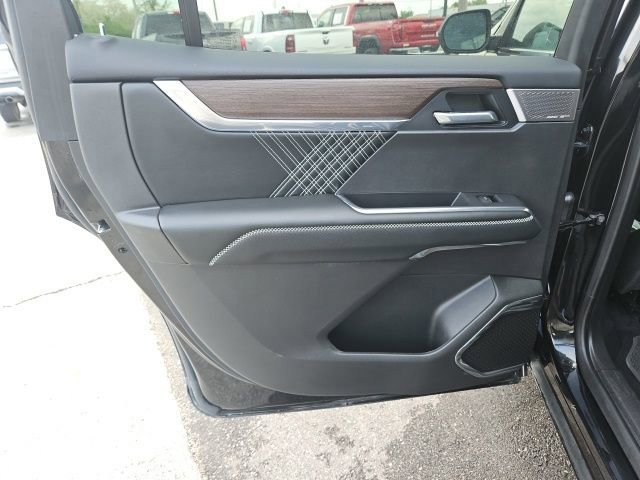 Used 2025 GMC Acadia Denali w/ Super Cruise Package FWD image 16