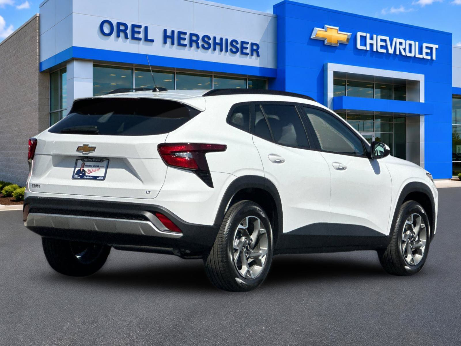 New 2026 Chevrolet Trax LT w/ LT Convenience Package FWD image 4