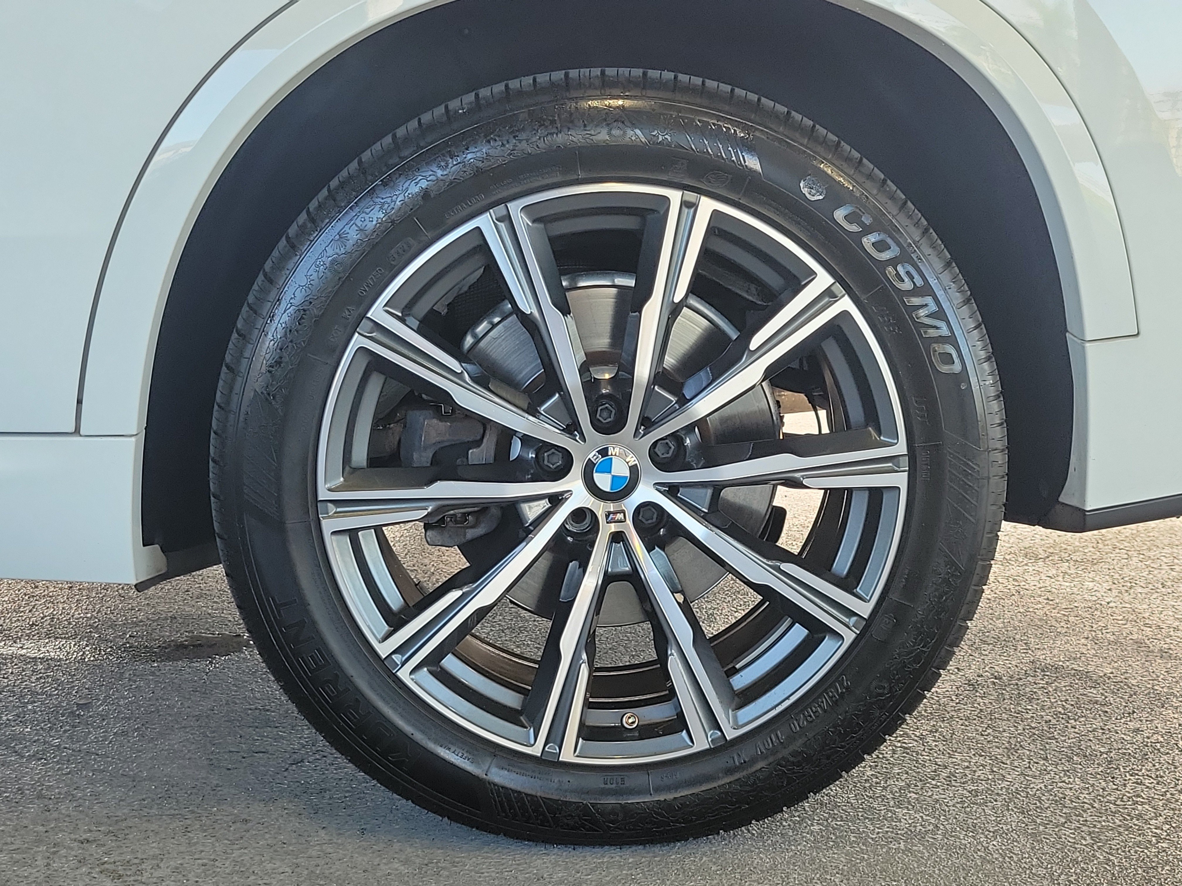 Used 2022 BMW X5 xDrive40i w/ M Sport Package AWD/4WD image 5
