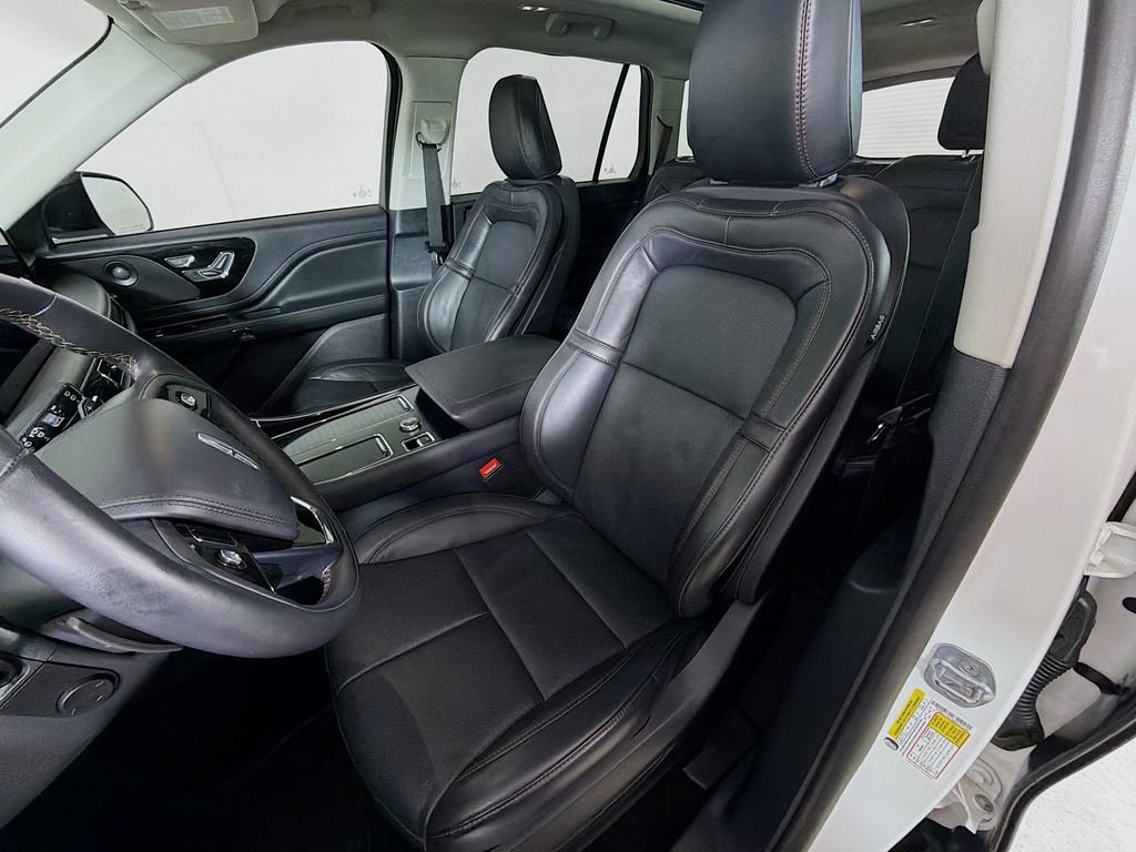 Used 2025 Lincoln Aviator Reserve AWD/4WD image 12