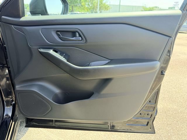 Used 2024 Nissan Rogue S AWD/4WD image 8