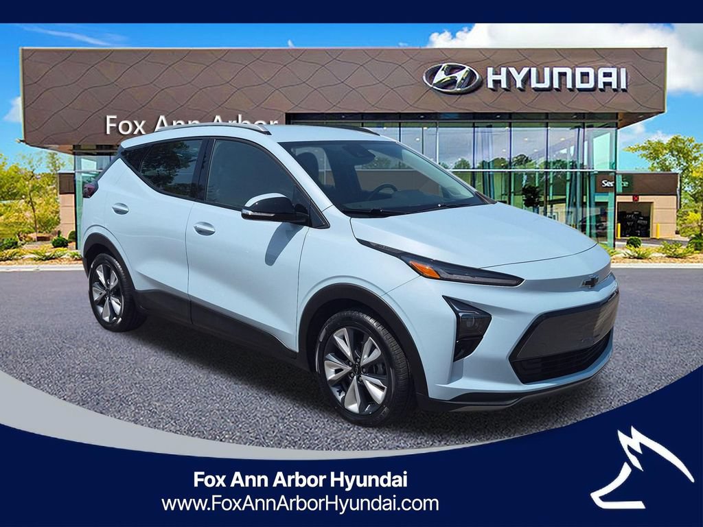 Used 2022 Chevrolet Bolt EUV LT w/ Convenience Package FWD image 7