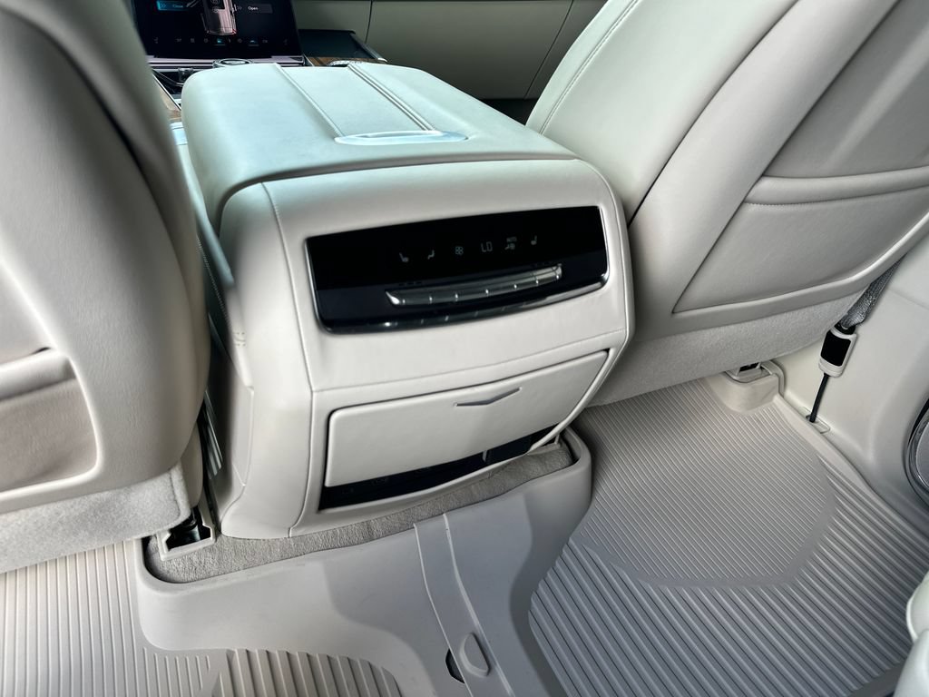 Used 2025 Cadillac Escalade Premium Luxury Platinum w/ LPO, Floor Liner Package AWD/4WD image 34