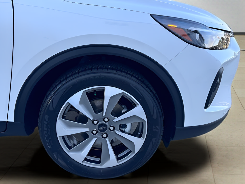 Used 2025 Ford Escape Platinum w/ Premium Technology Package FWD image 44