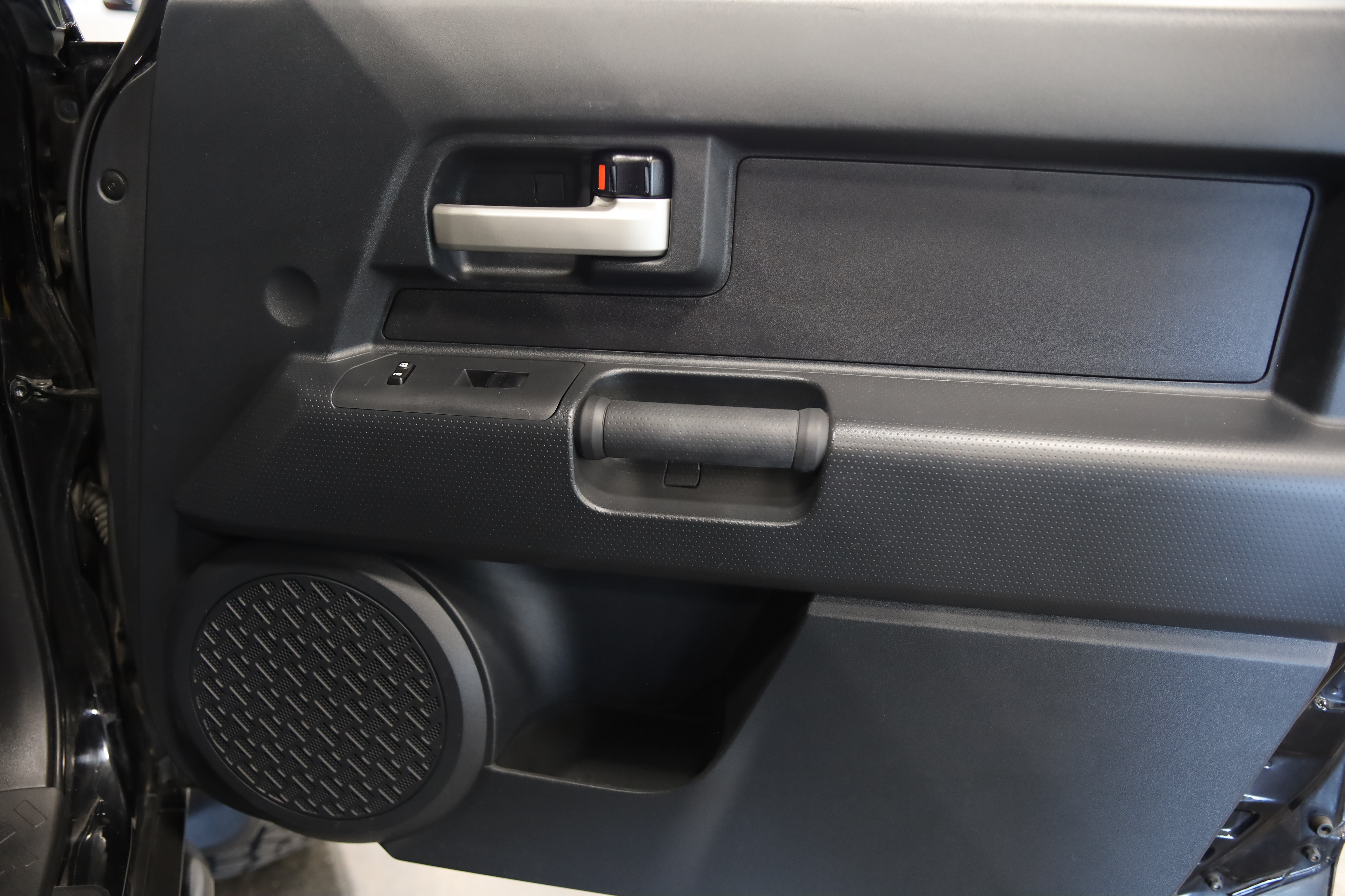 Used 2012 Toyota FJ Cruiser 4WD w/ Convenience Pkg image 38