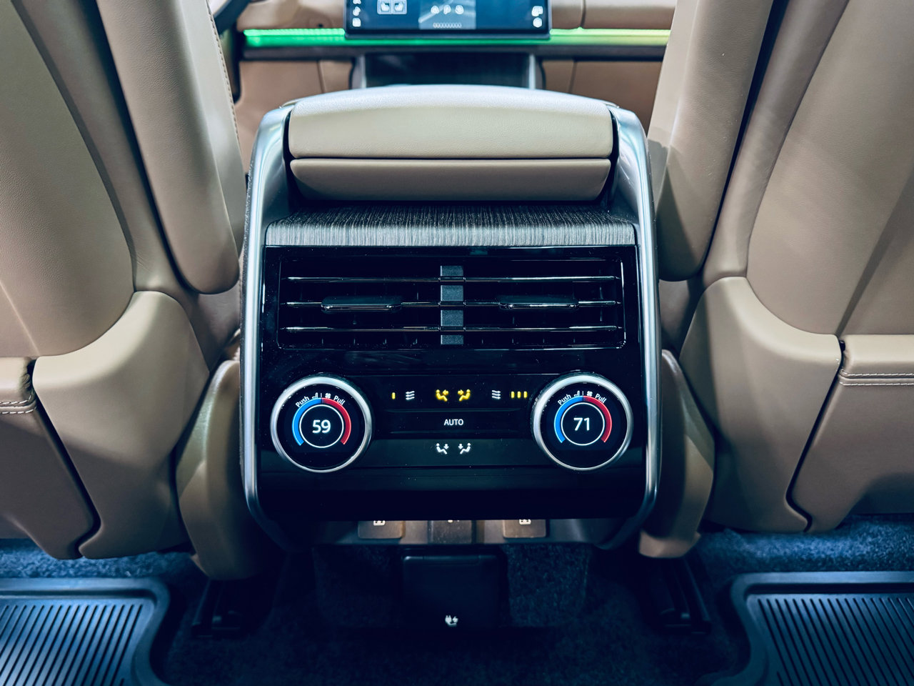 Used 2025 Land Rover Range Rover Long Wheelbase SE image 35