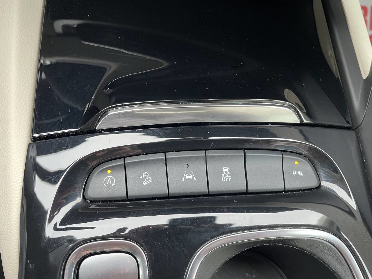 Used 2023 Buick Envision Essence image 24