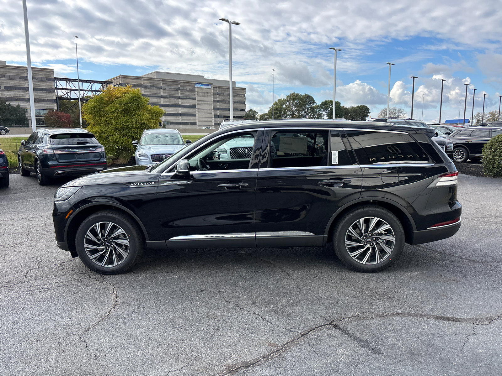 New 2026 Lincoln Aviator AWD image 4