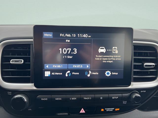 Certified 2025 Hyundai Venue SE image 16