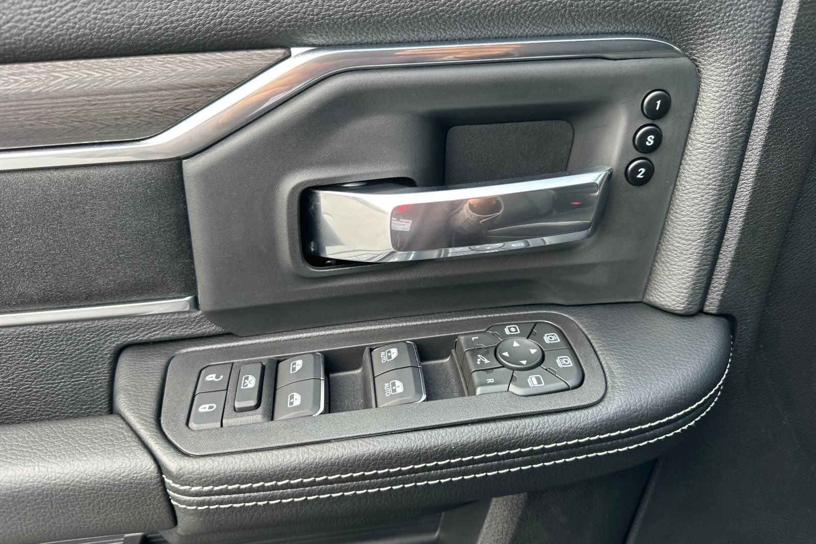 New 2026 RAM 3500 Laramie AWD/4WD image 11