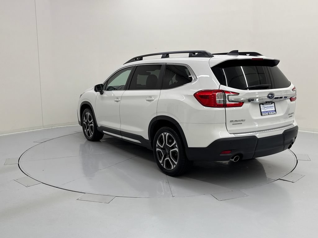 Used 2023 Subaru Ascent Limited w/ Technology Package AWD/4WD image 4