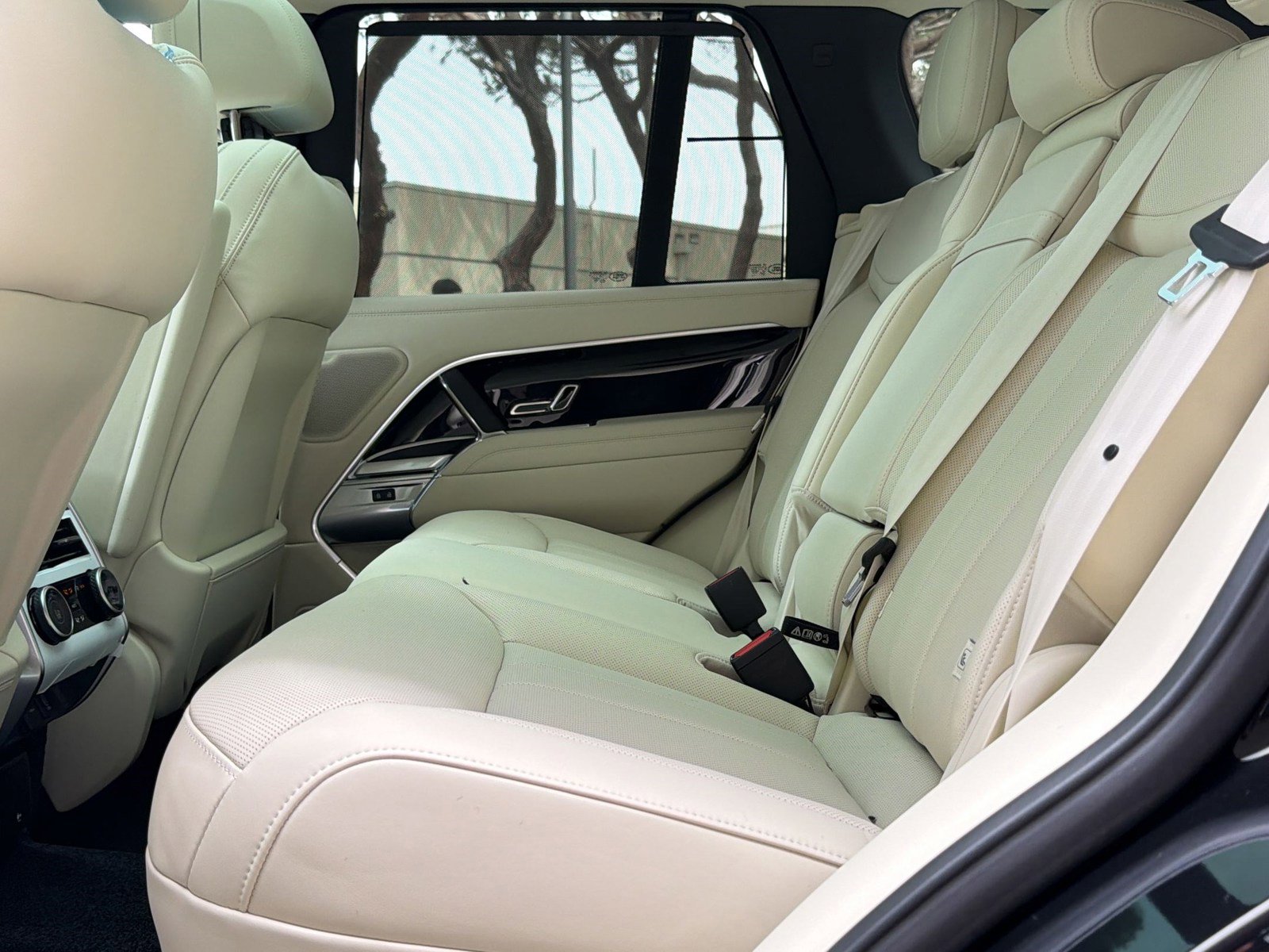 New 2026 Land Rover Range Rover SE image 14