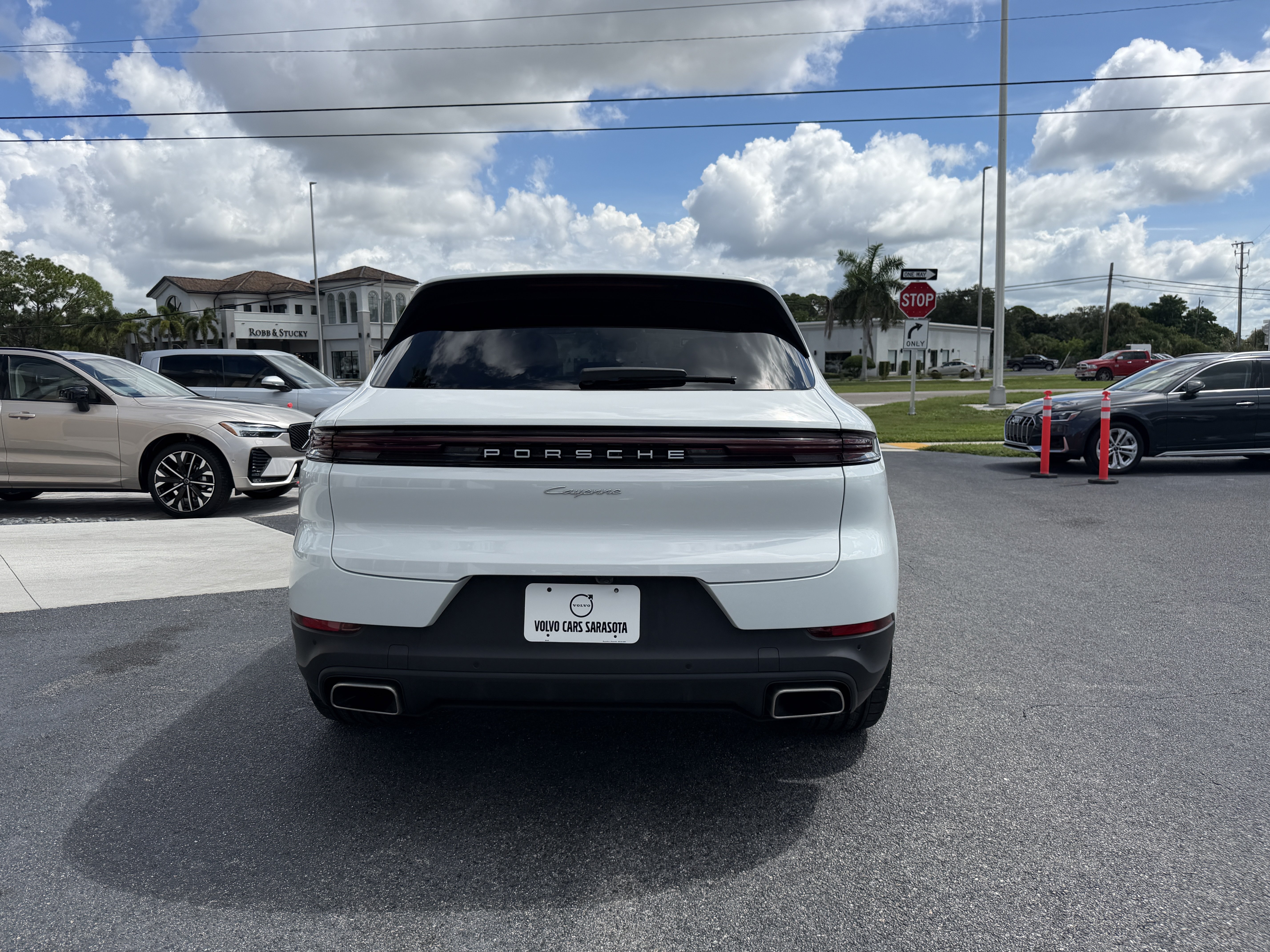 Used 2024 Porsche Cayenne AWD/4WD image 4