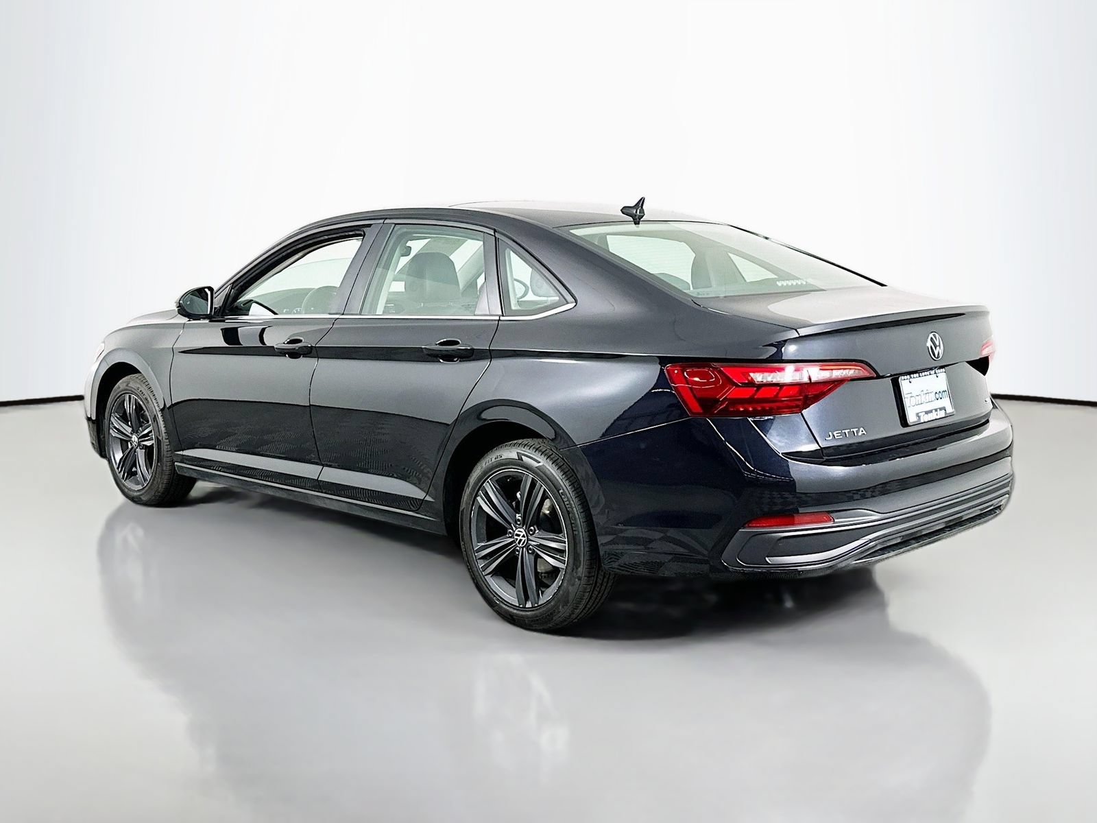 Used 2024 Volkswagen Jetta SE FWD image 6