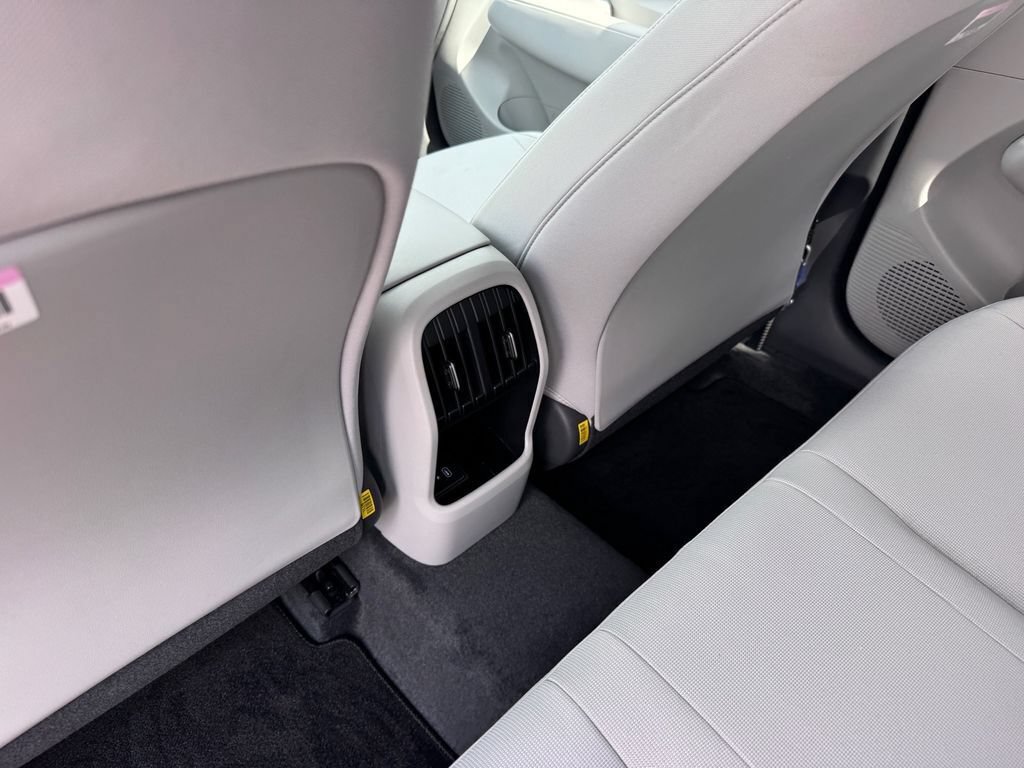 Used 2025 Hyundai Kona SEL AWD/4WD image 17