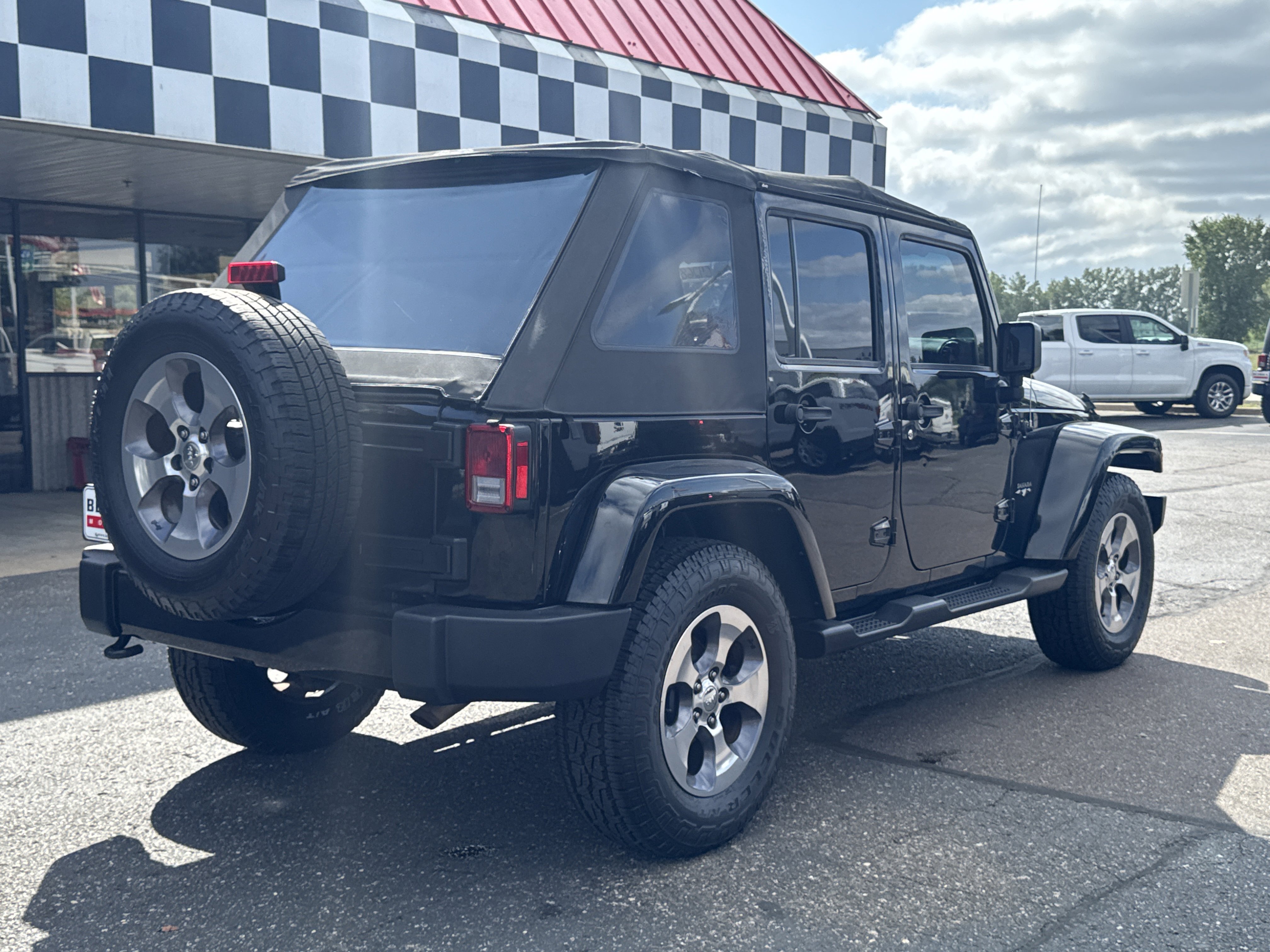 Used 2016 Jeep Wrangler Unlimited Sahara w/ Dual Top Group image 7