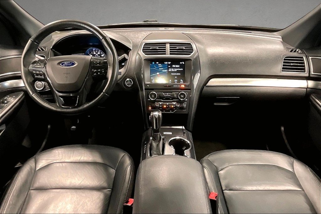 Used 2018 Ford Explorer XLT w/ Equipment Group 202A AWD/4WD image 8