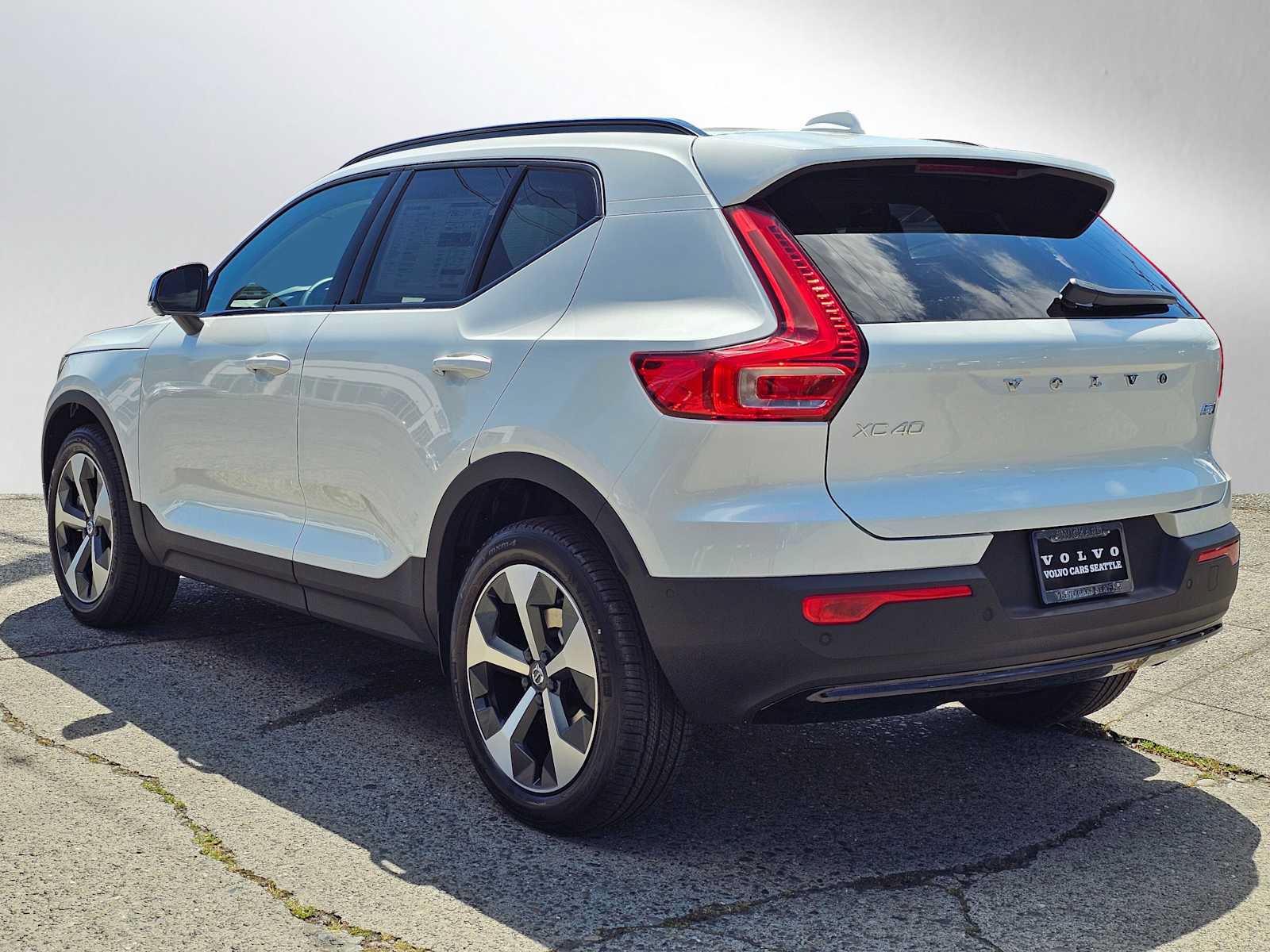 New 2026 Volvo XC40 B5 Plus w/ Climate Package AWD/4WD image 5