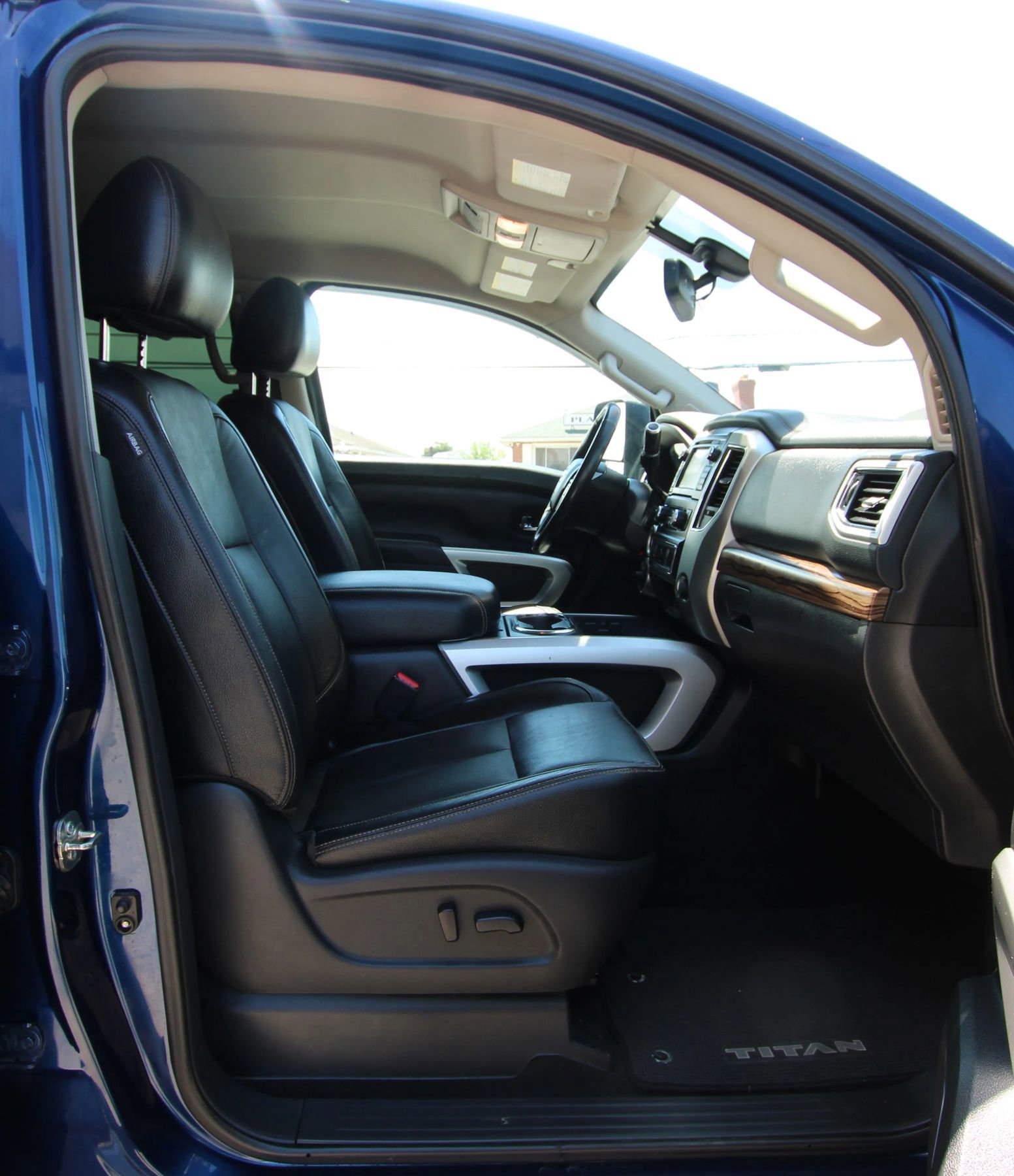 Used 2016 Nissan Titan SL AWD/4WD image 10