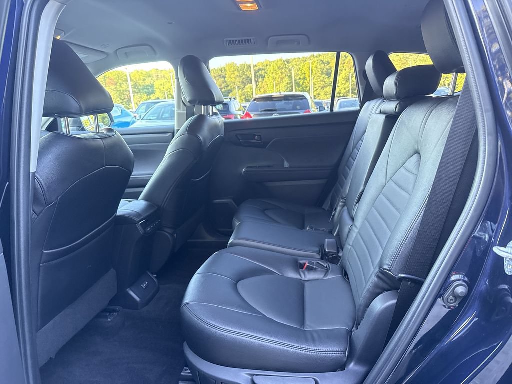 Used 2023 Toyota Highlander LE FWD image 24