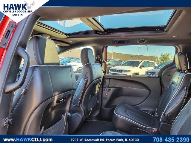 Used 2025 Chrysler Pacifica Limited FWD image 13