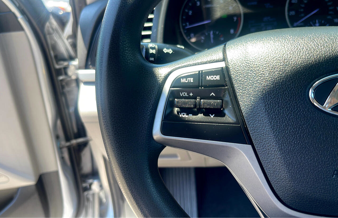 Used 2017 Hyundai Elantra SE image 16