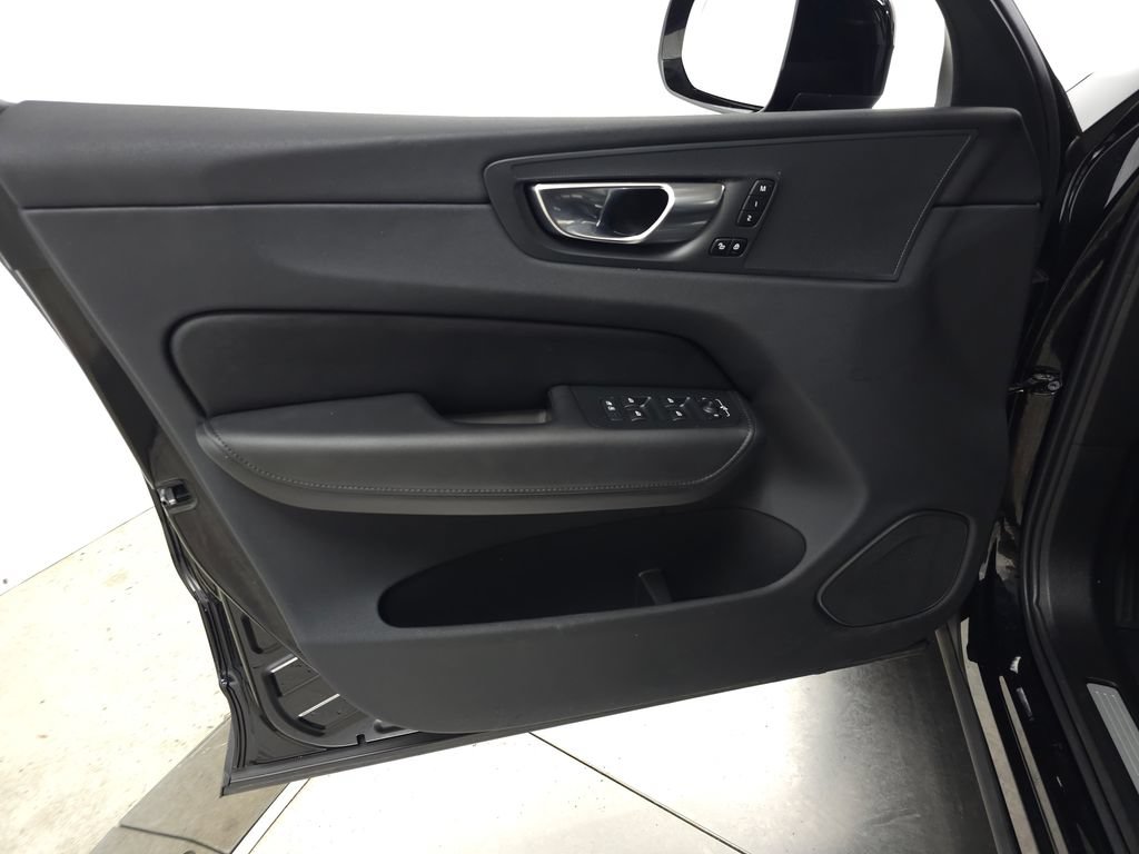 Certified 2025 Volvo XC60 B5 Plus AWD/4WD image 14