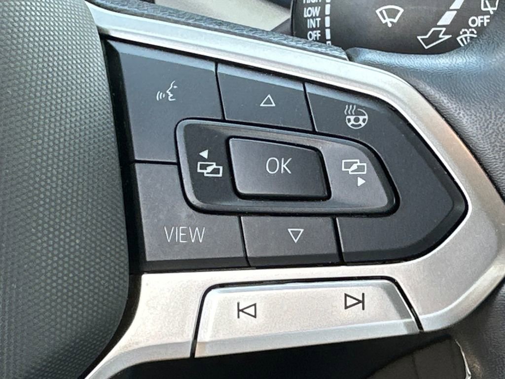 Used 2024 Volkswagen Taos SE image 25