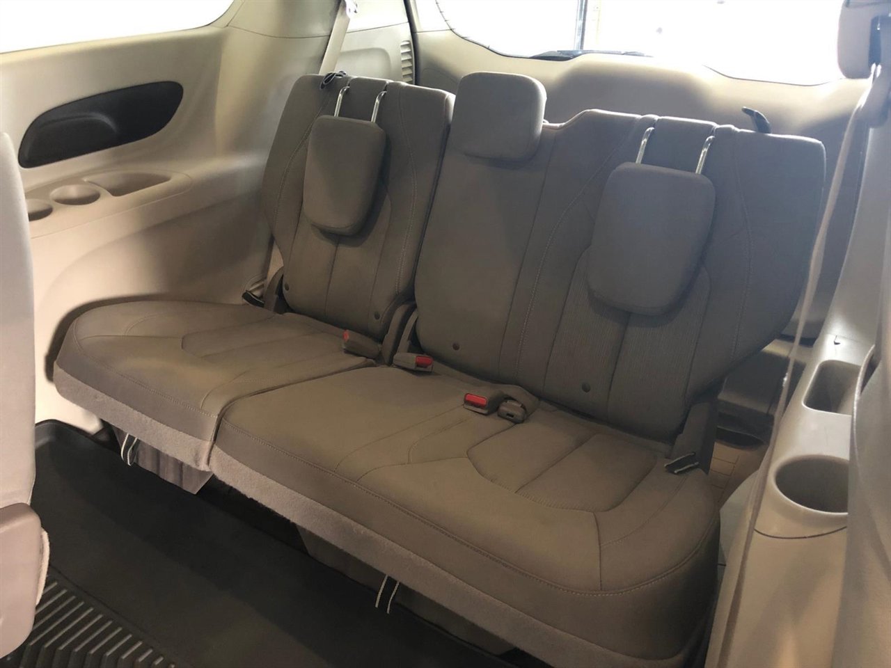 Used 2017 Chrysler Pacifica Touring w/ Tire & Wheel Group image 9