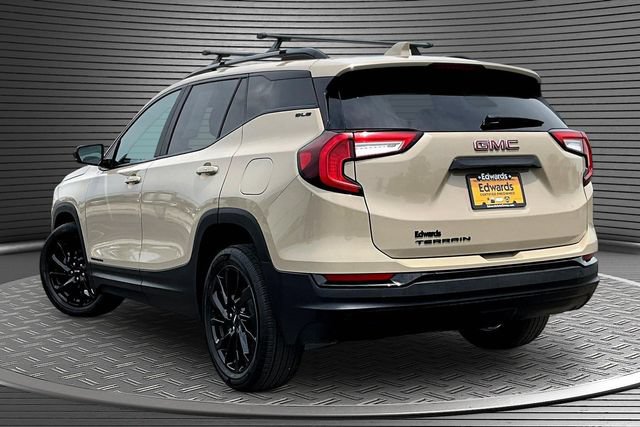 Used 2023 GMC Terrain SLE w/ Driver Convenience Package FWD image 4
