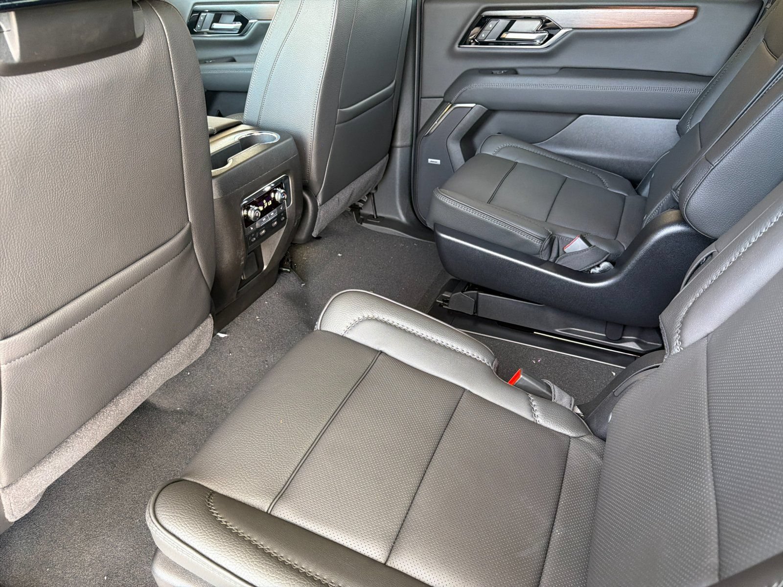 New 2026 GMC Yukon XL Denali w/ Denali Reserve Package RWD image 12