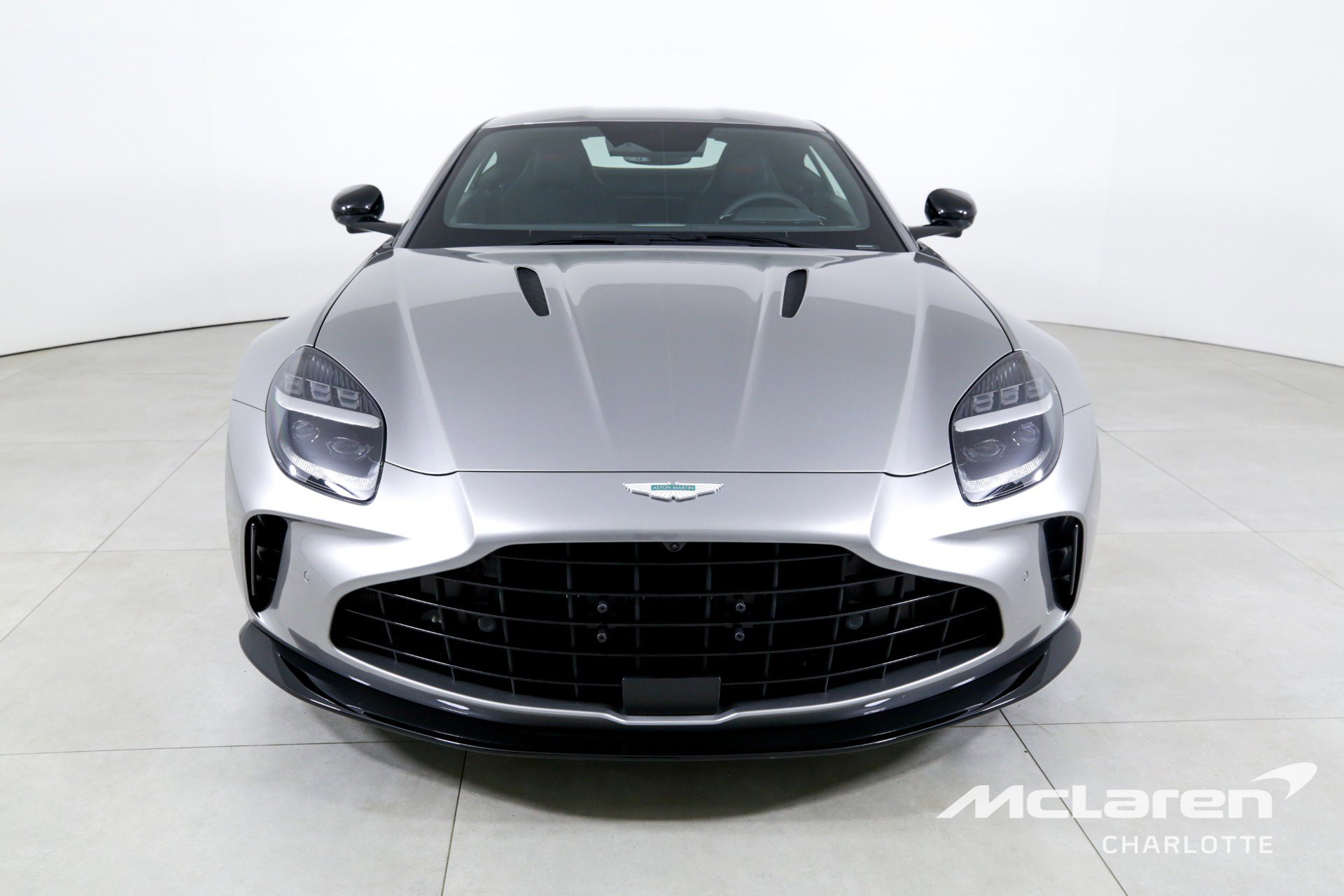 Used 2025 Aston Martin V8 Vantage Coupe image 4