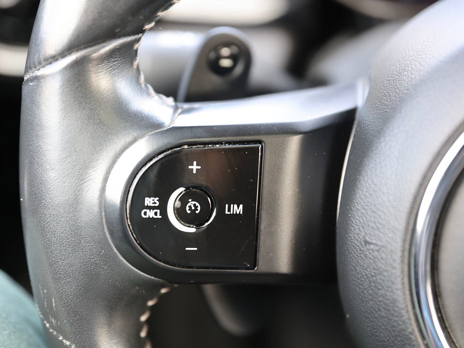 Used 2022 MINI Cooper S w/ Premium Package image 36
