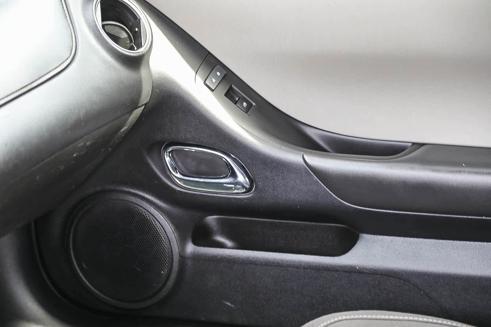 Used 2015 Chevrolet Camaro LS RWD image 22