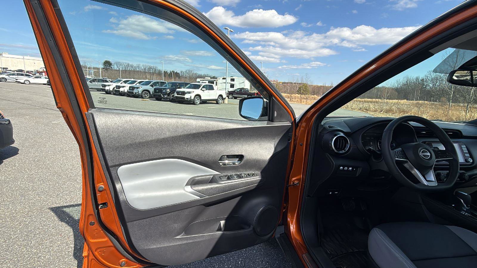 Used 2023 Nissan Kicks SR w/ SR Premium Package image 23