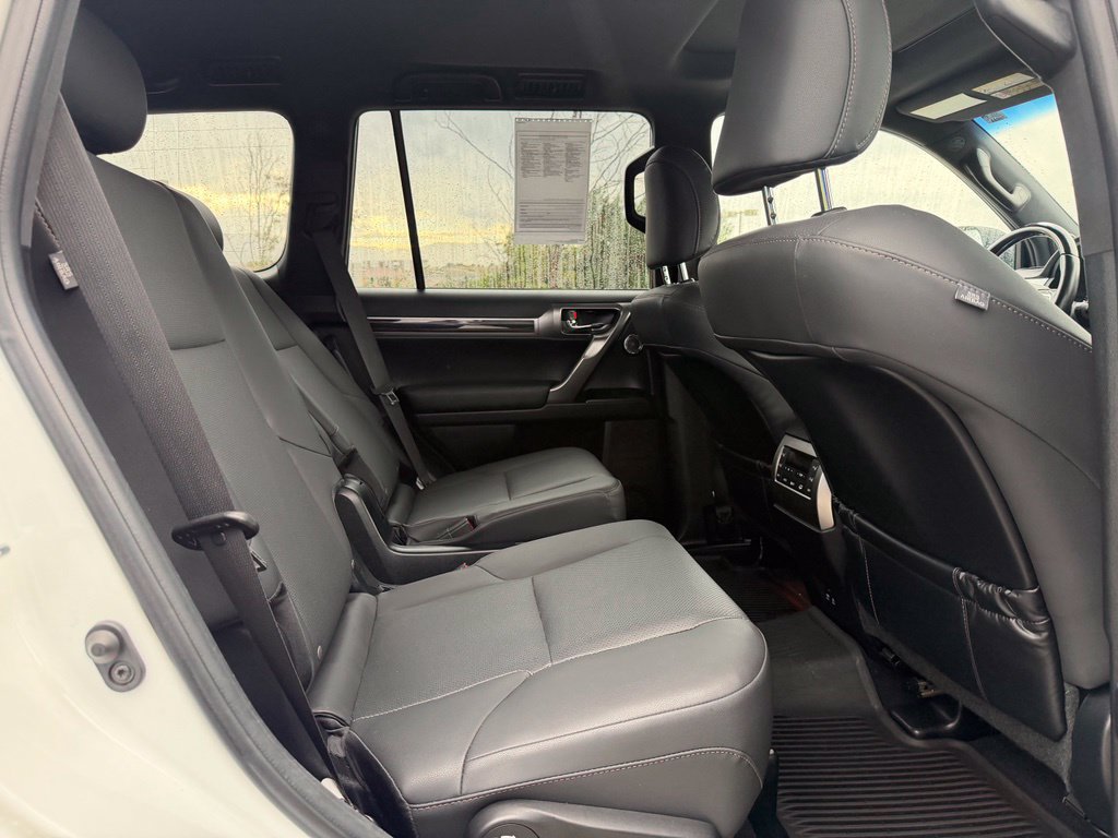 Used 2023 Lexus GX 460 Premium w/ Accessory Package AWD/4WD image 29