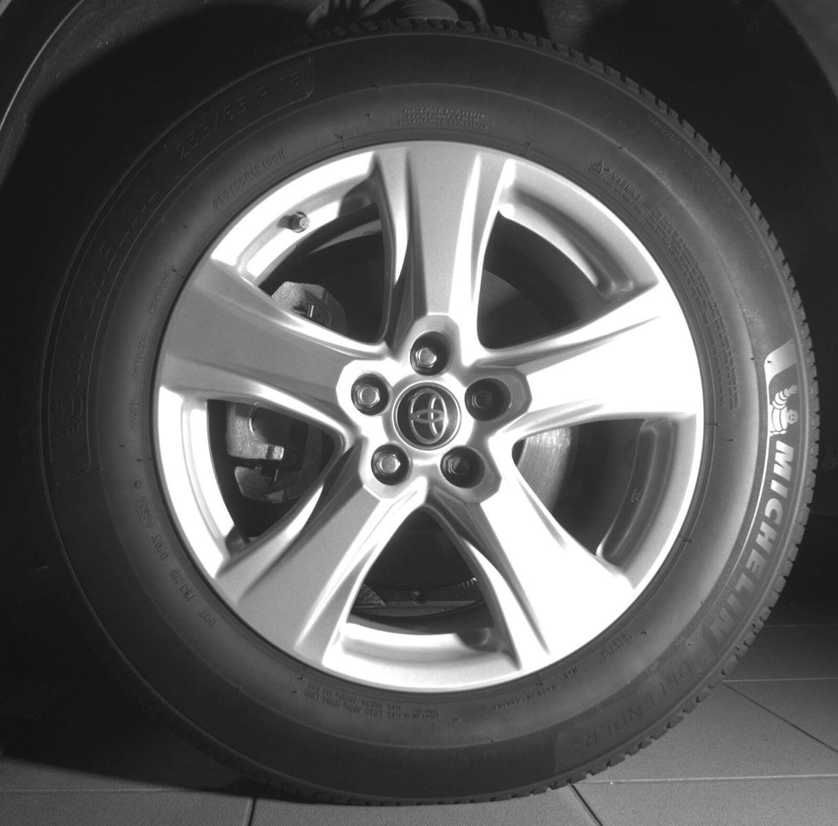 Used 2021 Toyota Highlander L FWD image 9