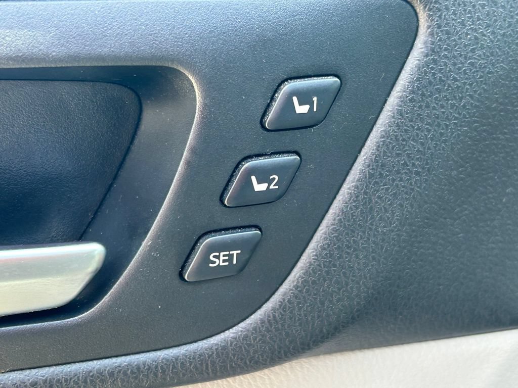Used 2018 Toyota Highlander Limited FWD image 27